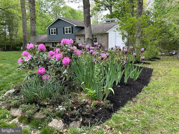 90 Buttonwood Ln, Doylestown, PA 18901