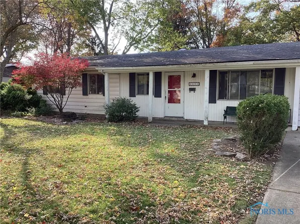 6051 Graystone Dr, Sylvania, OH 43560