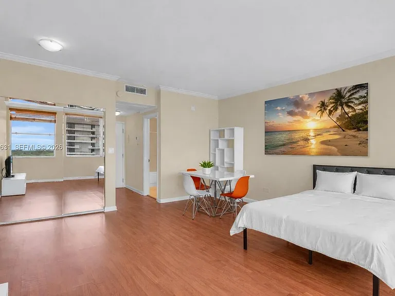 700 Biltmore Way #918 — Photo 3