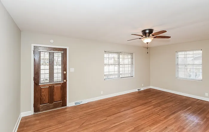 3 bed, 2.0 bath, 1640 sqft, $1,645 — Photo 2