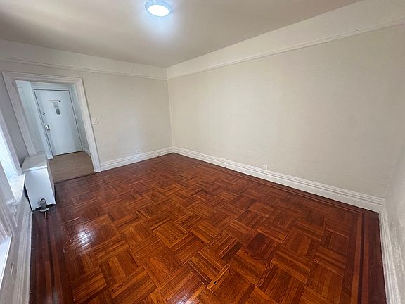 3rd image of 1845 Hobart Ave APT 2C