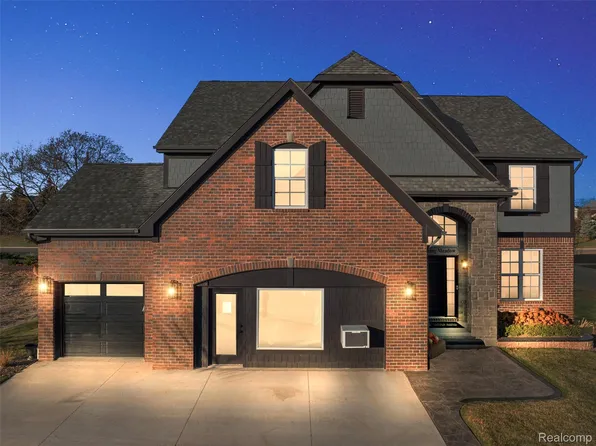26644 Hidden Ridge Dr, Chesterfield, MI 48051