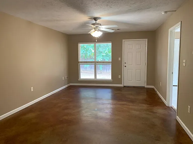 2 bed, 1050 sqft, $1,200 — Photo 2