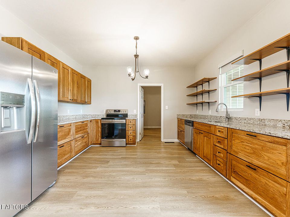 672 Deerwood Dr, Dandridge, TN 37725 Zillow