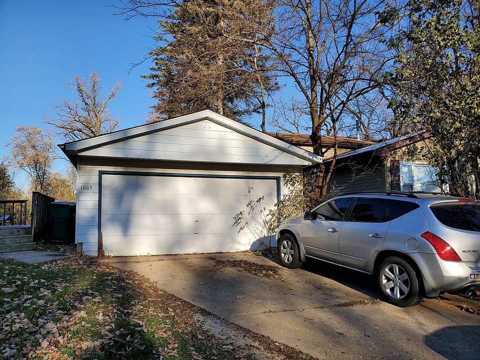 2nd image of 1005 Bayview Ct