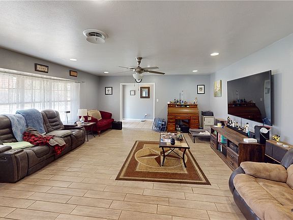 4th image of 1902 Halbert St