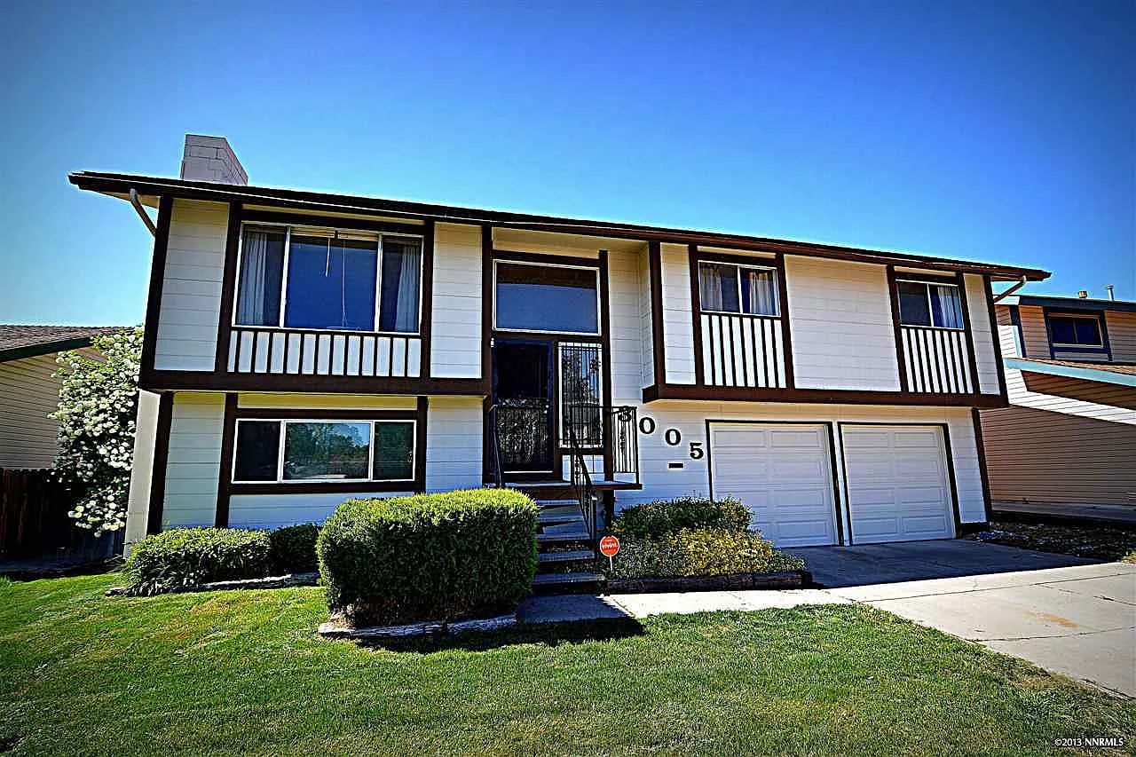 3005 Everett Dr photo 1