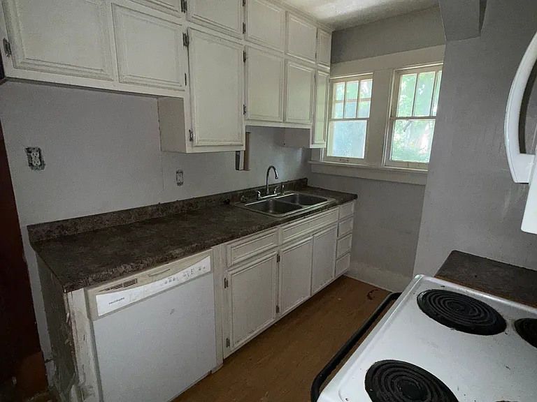 1454 N Walnut Grove Ave — Photo 6