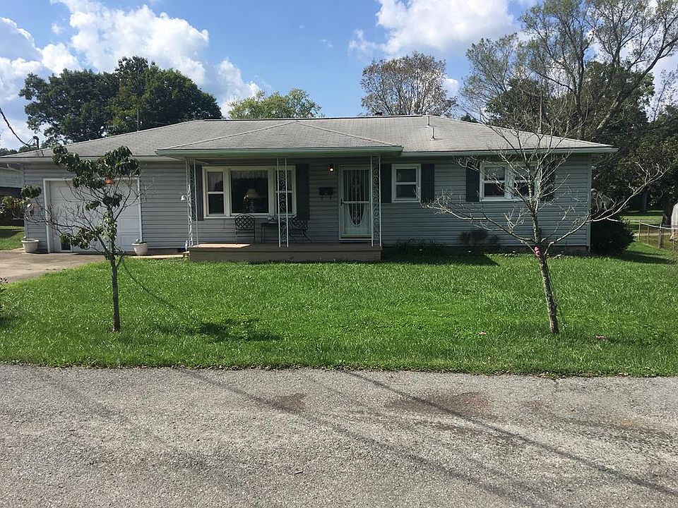 1st image of 102 Oak St