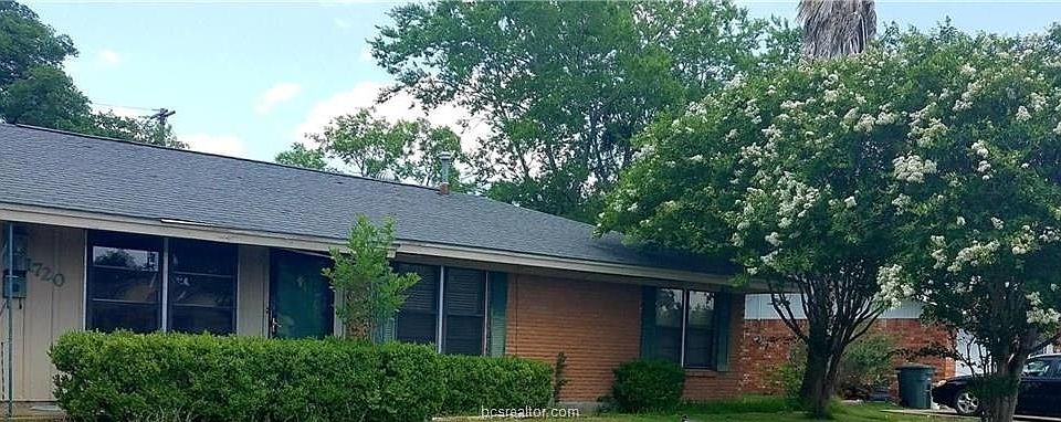 1st image of 1720 E William J Bryan Pkwy