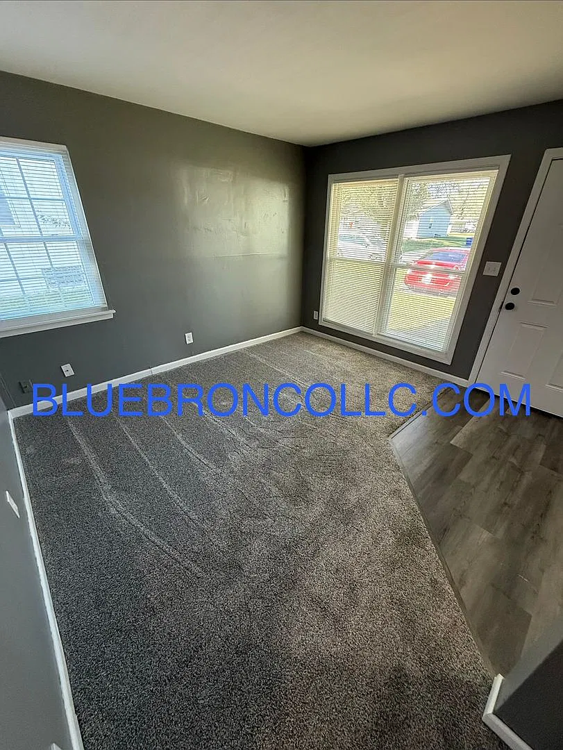 Great Price for renovated 2 bedroom unit with new flooring — Photo 3