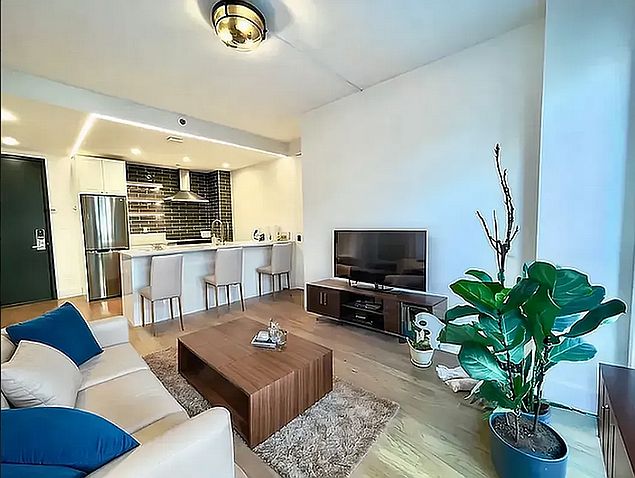 1st image of 115 Stanwix St #208