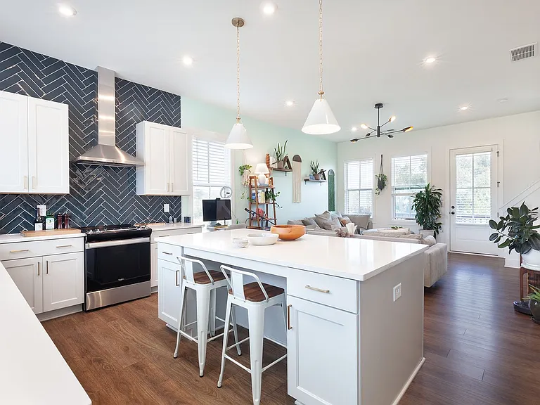1210 Zebrawood Ct SE — Photo 5