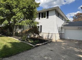 823 Colony Dr, Highland Heights, OH
