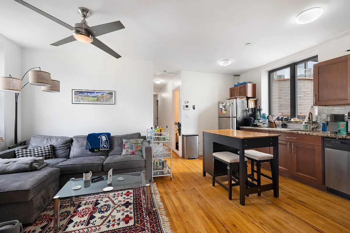 Building Photo - 53 Pitt St #5B