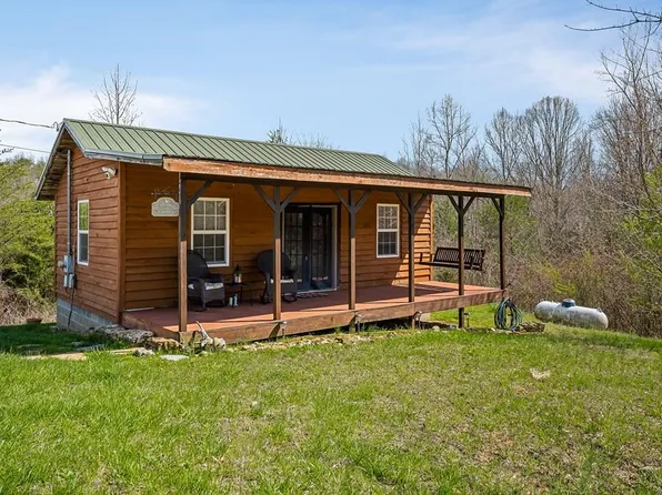 706 Pages Ln, Smithville, TN 37166