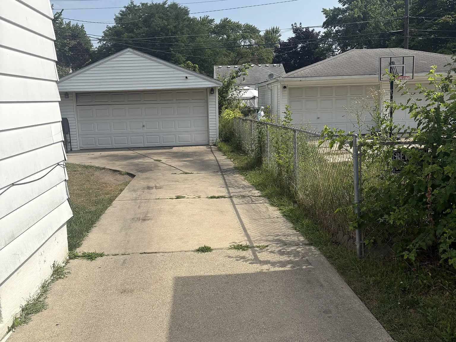3 bed, 1.5 bath, 1364 sqft, $1,500 — Photo 2