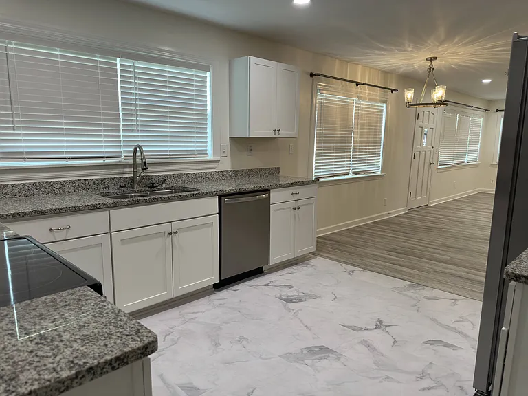 4900 S Lakewood Dr — Photo 5