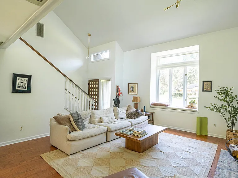 3724 Longchamp Cir — Photo 5