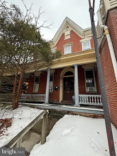216 Main St #3 Photo 1