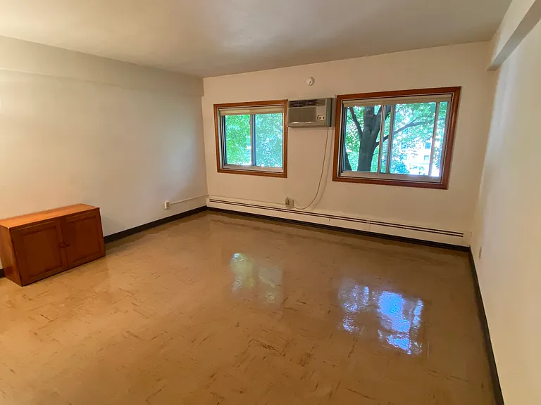 2020 University Avenue — Photo 9