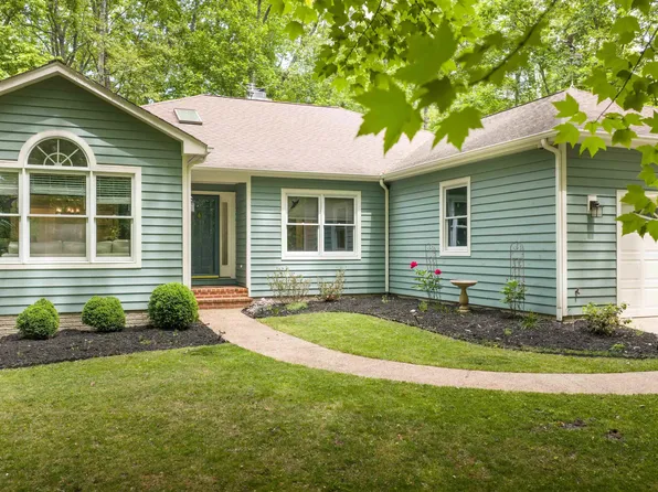 3310 Woodcreek Dr, Charlottesville, VA 22911