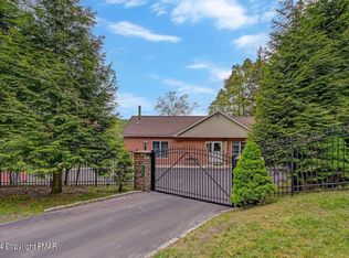 6207 Deer Dr N, East Stroudsburg, PA 18302