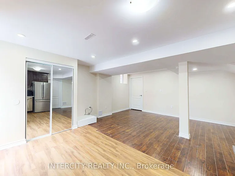 392 Derrydale Dr #LOWER — Photo 9