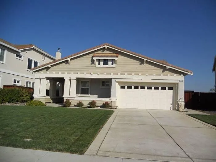 2440 Berkshire Ln photo 1