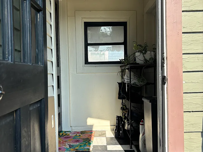 408 24th St N — Photo 9