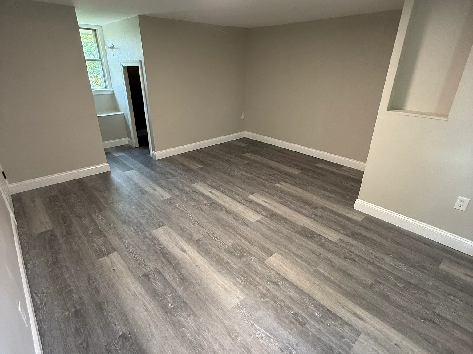 3 bed, 1.5 bath, 1197 sqft, $1,950 — Photo 2