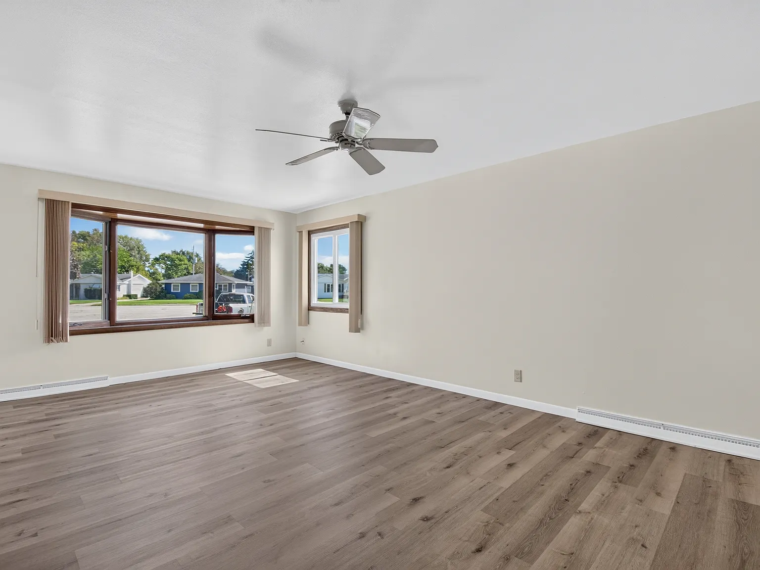 3 bed, 1448 sqft, $2,200 — Photo 2