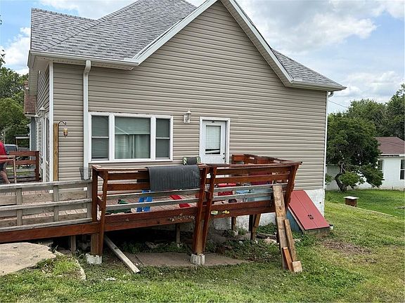2nd image of 904 Vine St