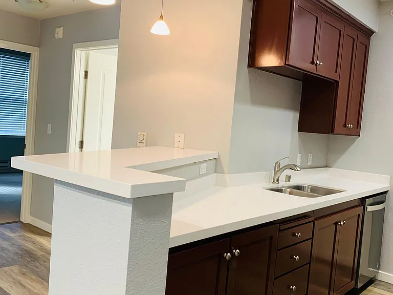 Buckingham Place Apartments — Photo 2