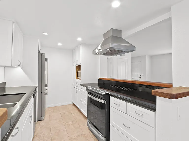 317 1/2 Heliotrope Ave — Photo 12