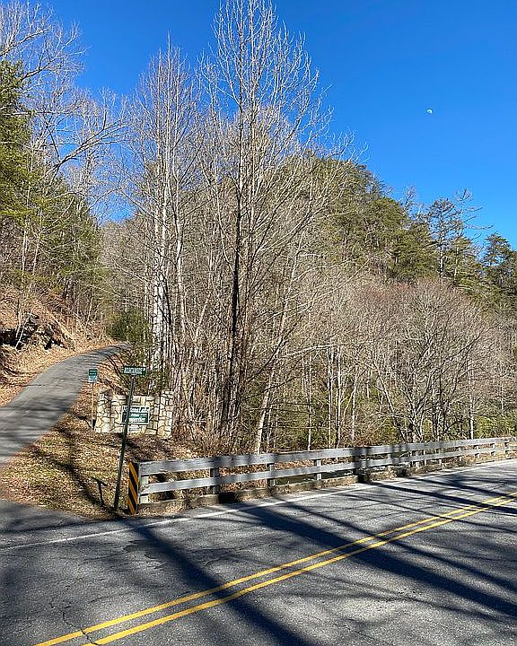 1st image of Mountainside Dr