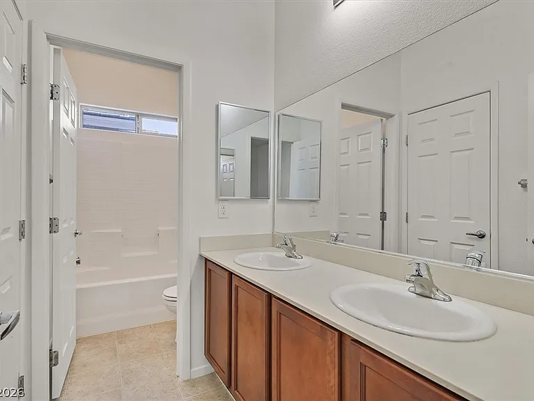 9599 Vega Carpio Ave — Photo 9
