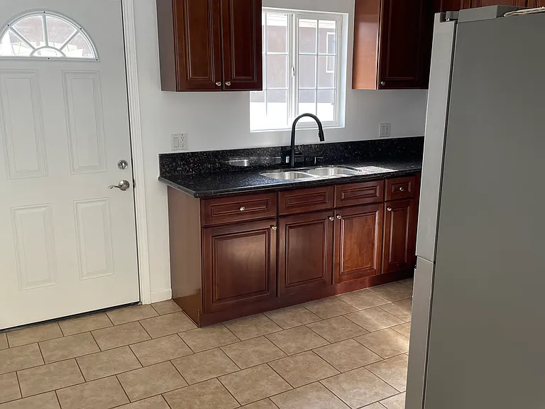 1529 Mohawk St — Photo 6