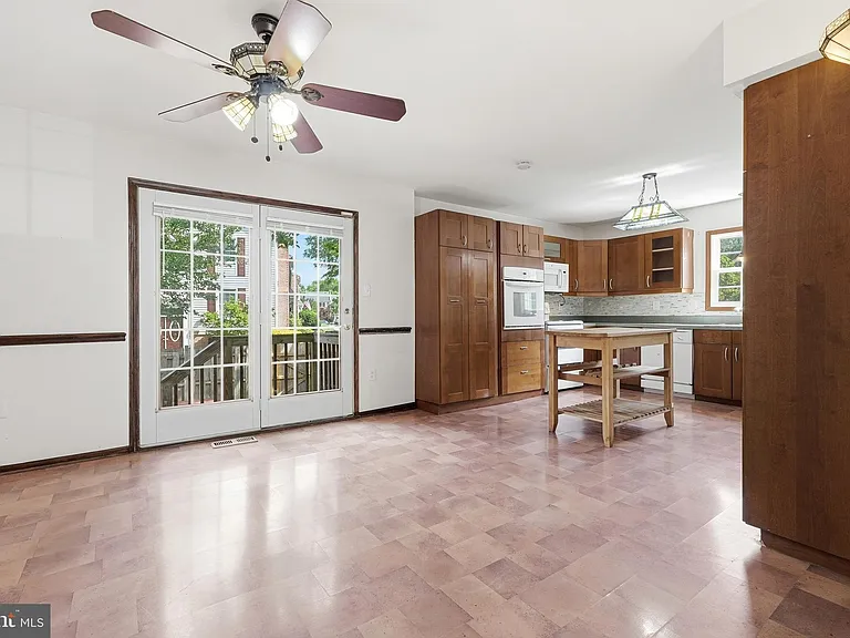 8031 Sleepy View Ln — Photo 14