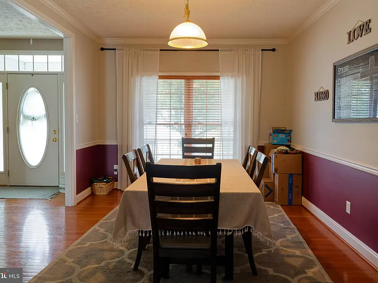 28 Grassland St — Photo 2