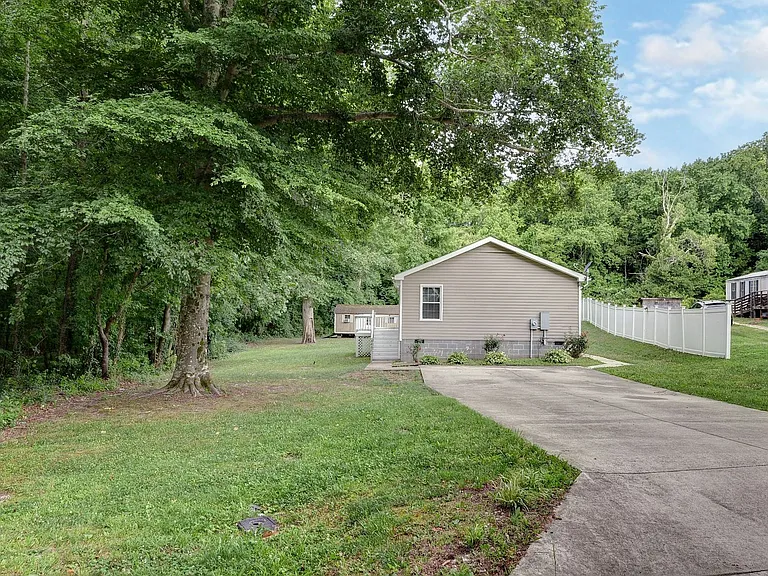 9431 Jenkins Ln — Photo 4