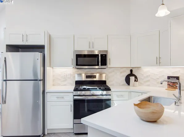 410 Webster St APT 6, Oakland, CA 94607