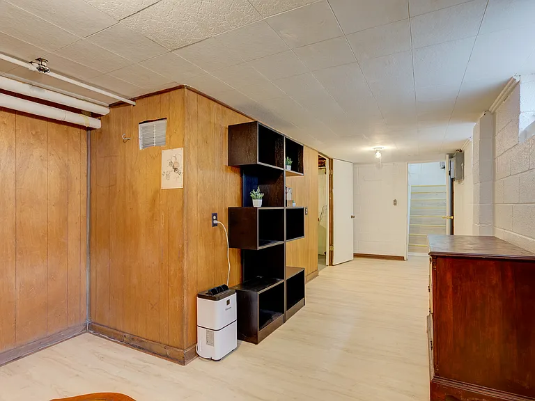 835 Allen St — Photo 30