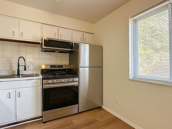 4th image of 1943 Preston Ave #1945