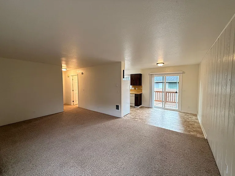 1959 Green Ave #1961 — Photo 3