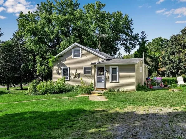 6513 E Bethany Leroy Rd, Stafford, NY 14143