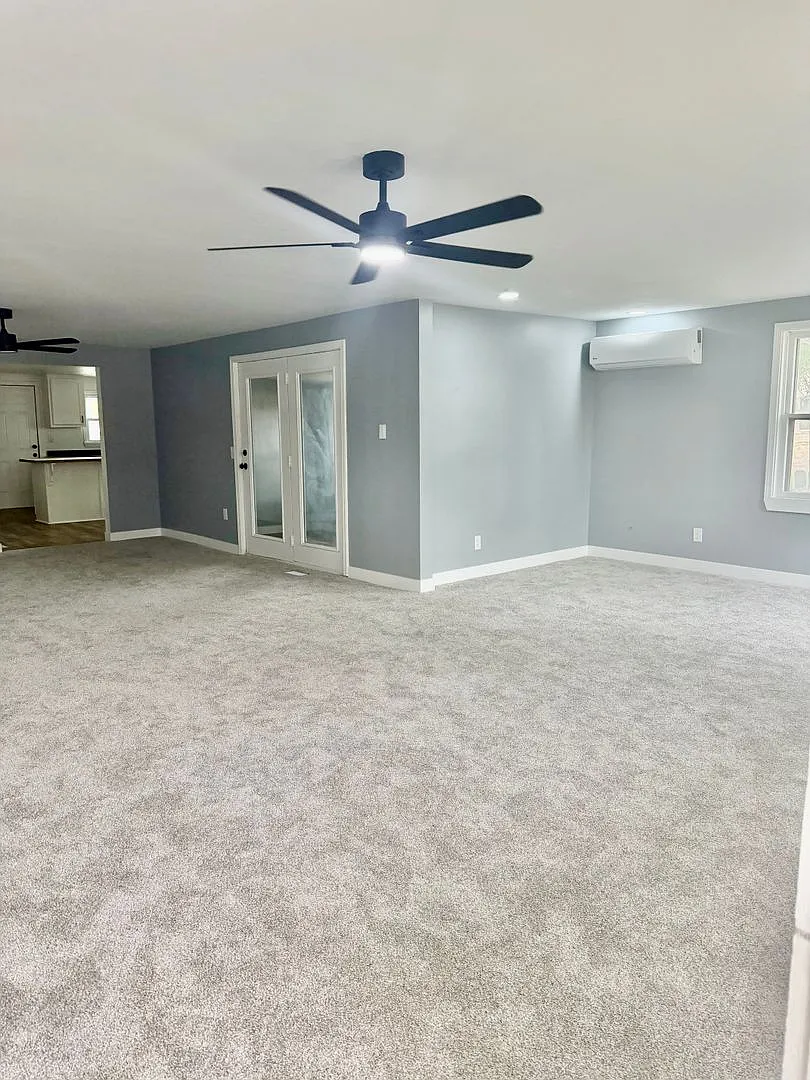 Beautiful 5 bedroom 2 bath home! — Photo 2