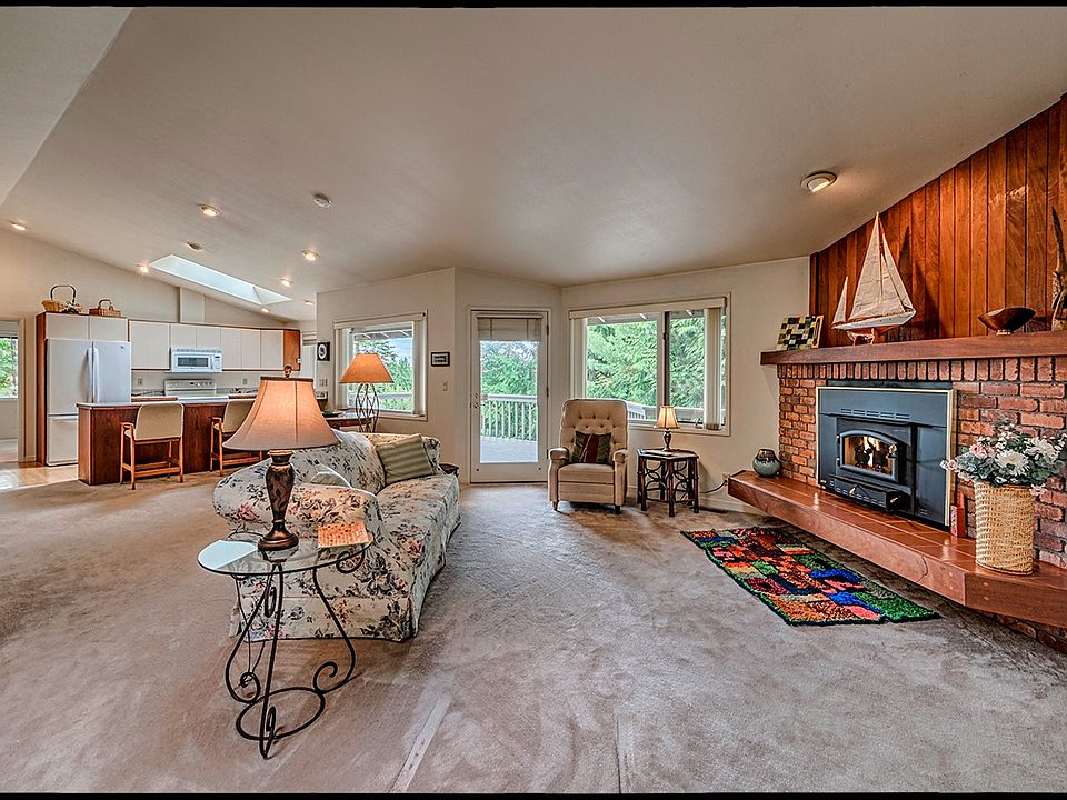 Bright & Cheery great room