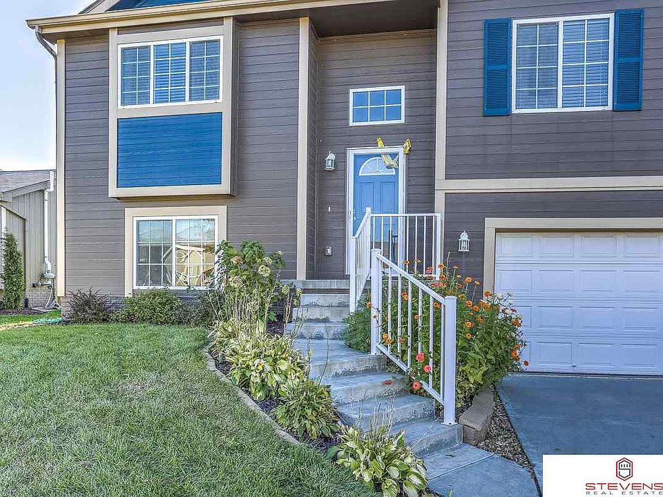 1st image of 4627 N 166th St