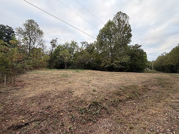 4th image of 2218 Gina Ln